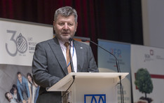 prof. dr hab. inż. Piotr Koszelnik,